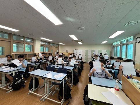 [더김포] “스마트폰 대신 내 시간의 주인으로”…김포중 학생 328명 ‘폰프리 100일’ 도전
