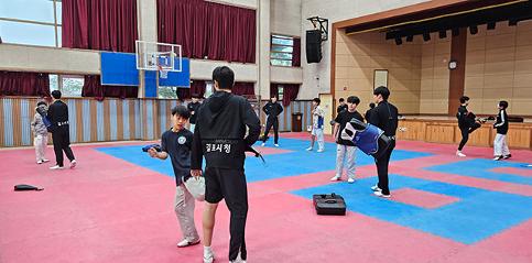 김포시 태권도선수단, 고창중·양곡중 1:1 맞춤지도