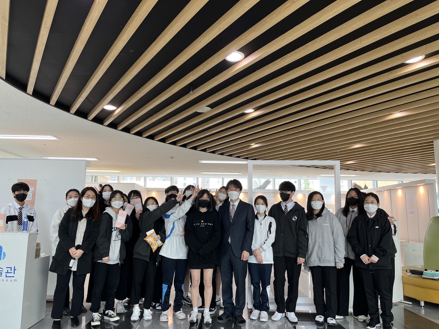 2022 1학기 3학년 김가온 학생 개인전 (2022.4.8.)